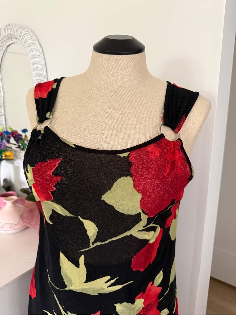 90’s Plus Size Black Floral Asymmetrical top with Red Roses - Picture 2 of 4